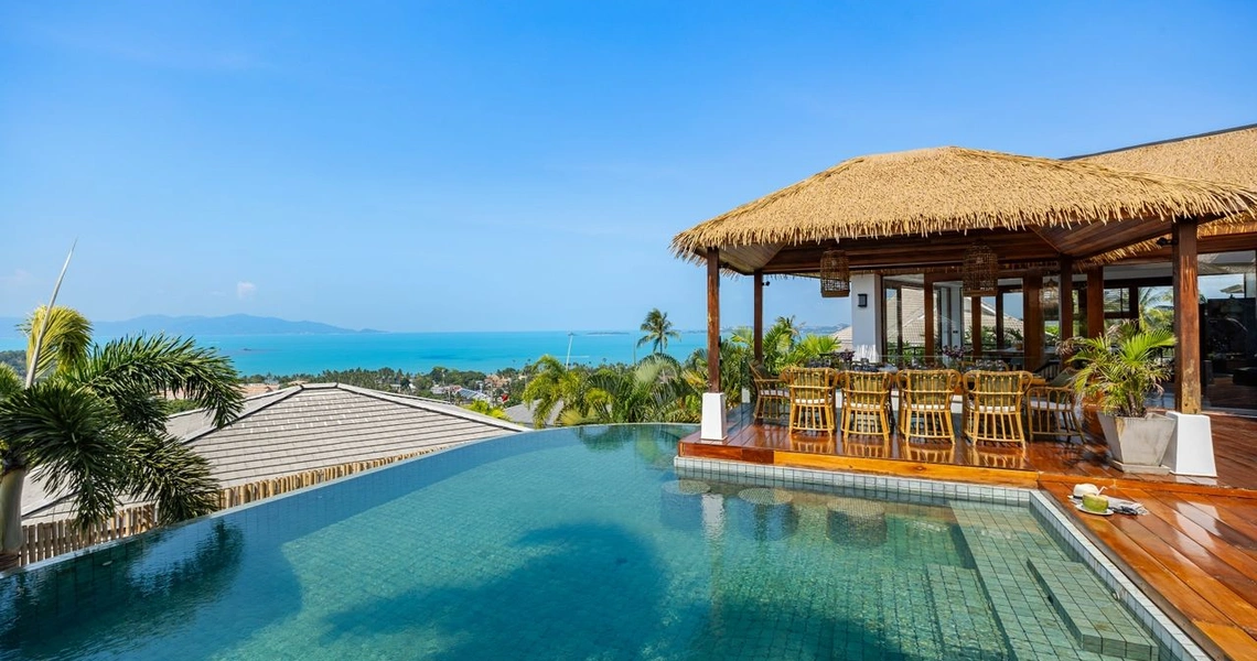 Authentik Villa pool with sea view