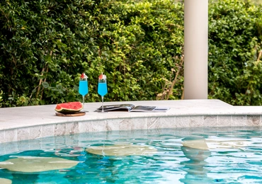 None Villa Blue Amber-   Sunken Swim-up bar