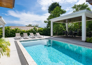 Hideway Villa Samui - pool, sala and deck with sunbeds