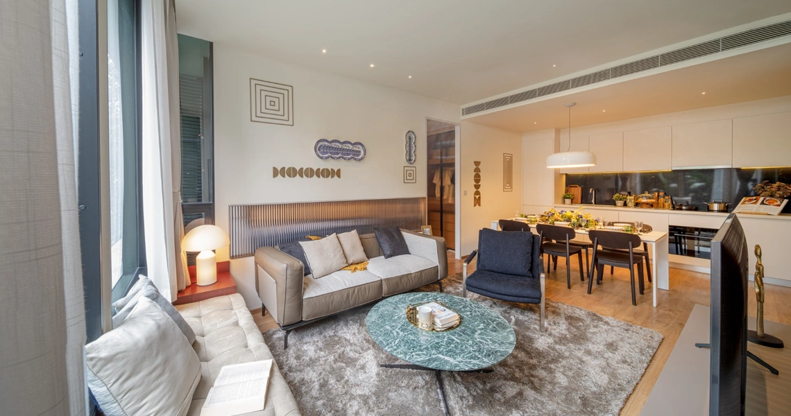 Noble Form Thonglor luxury high-rise - 2-bedroom living and dining