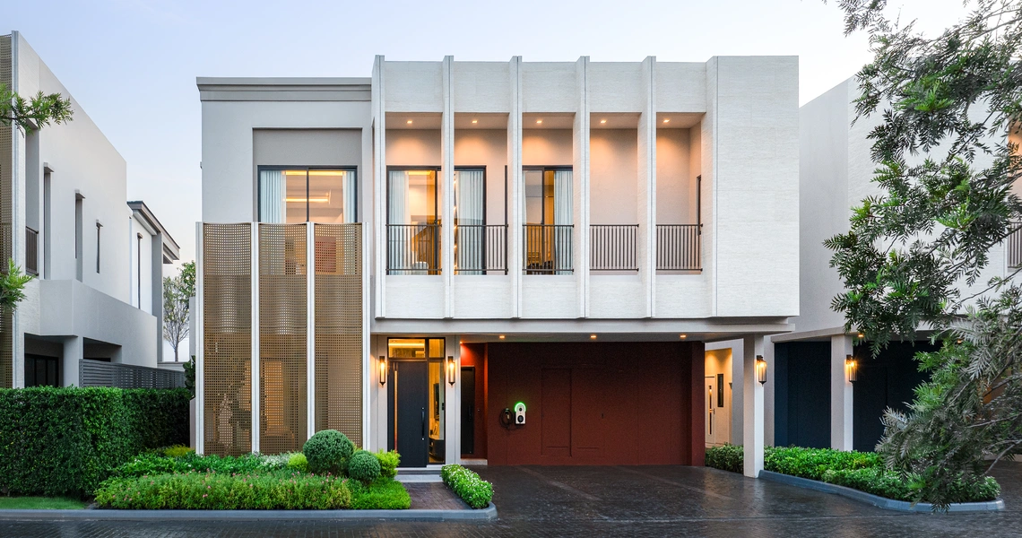 AIRI Sukhumvit- Maroon Exterior