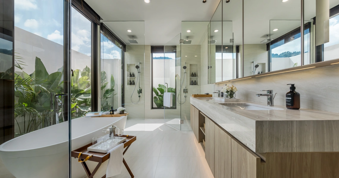 Naturale Cherngtalay - bathroom with tub
