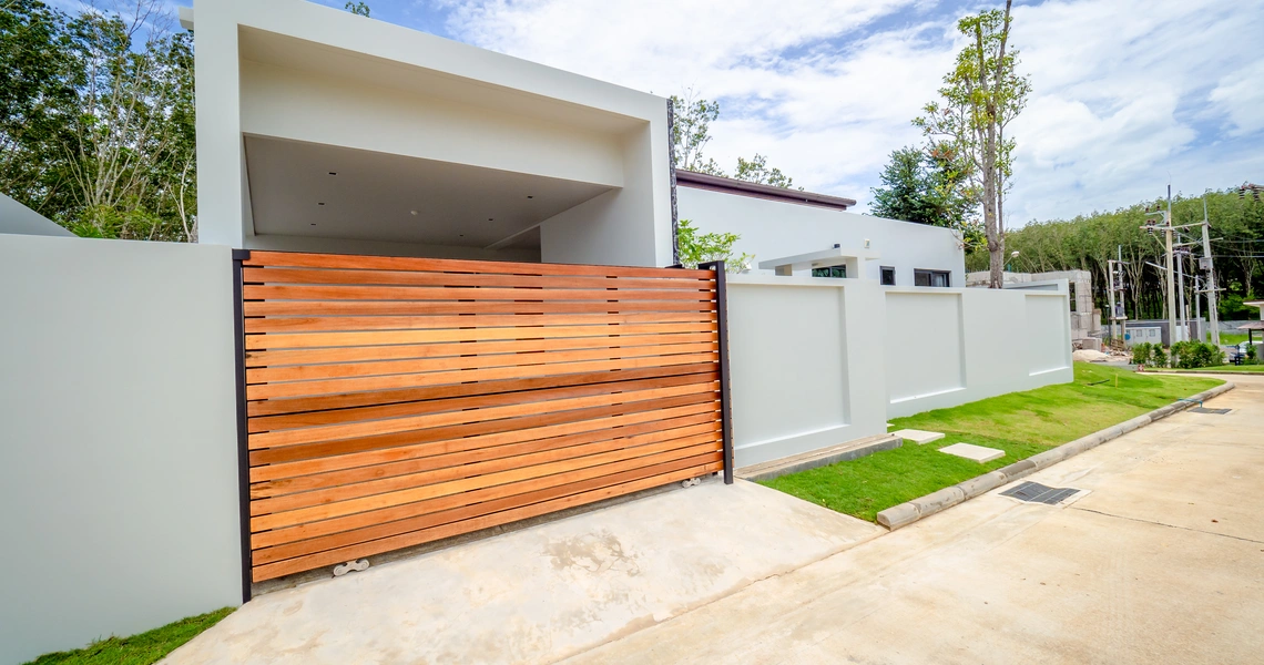 Botanica Modern Loft ll luxury villa - Outside gate