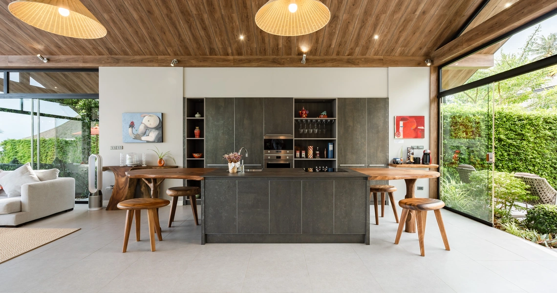 Luxury villas on Samui 5 Bedroom Beachfront Villas in Baan Talay dining area