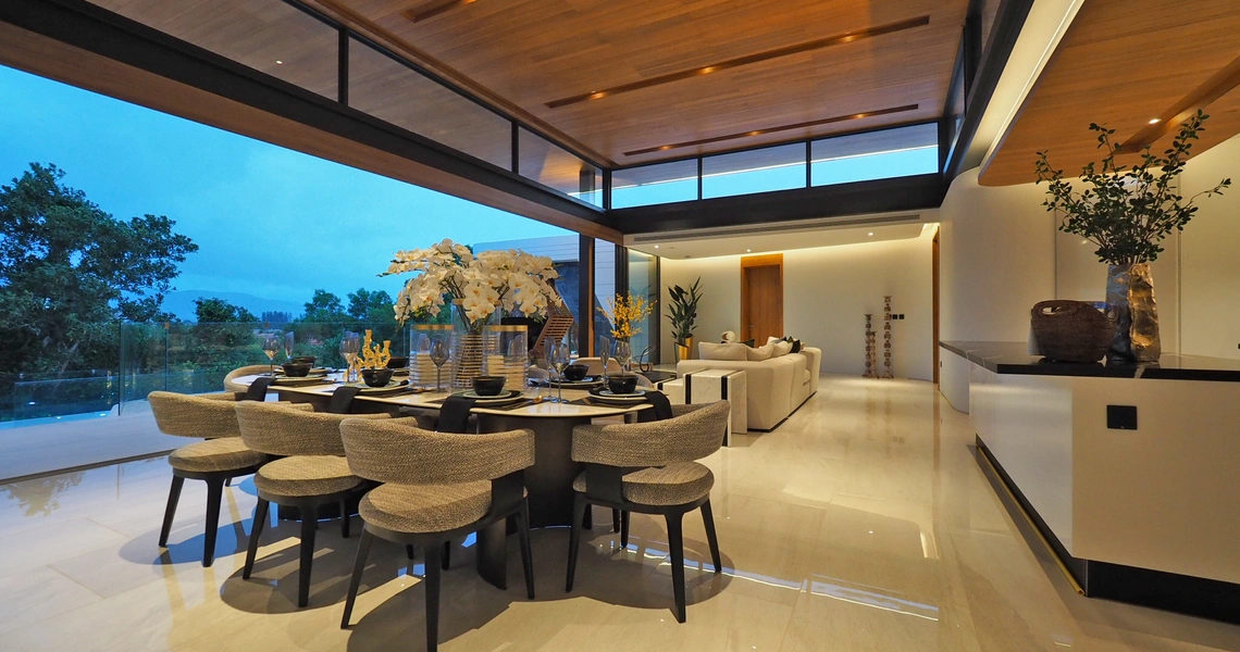 Botanica Ocean Valley - Night time dining table