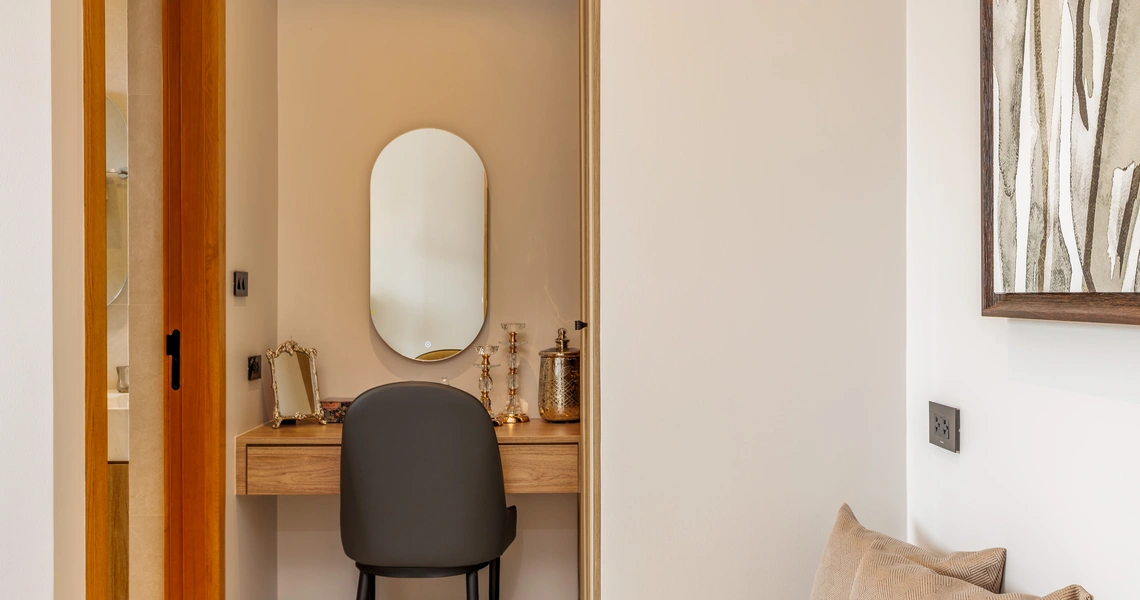 Erawana Creek - dressing table