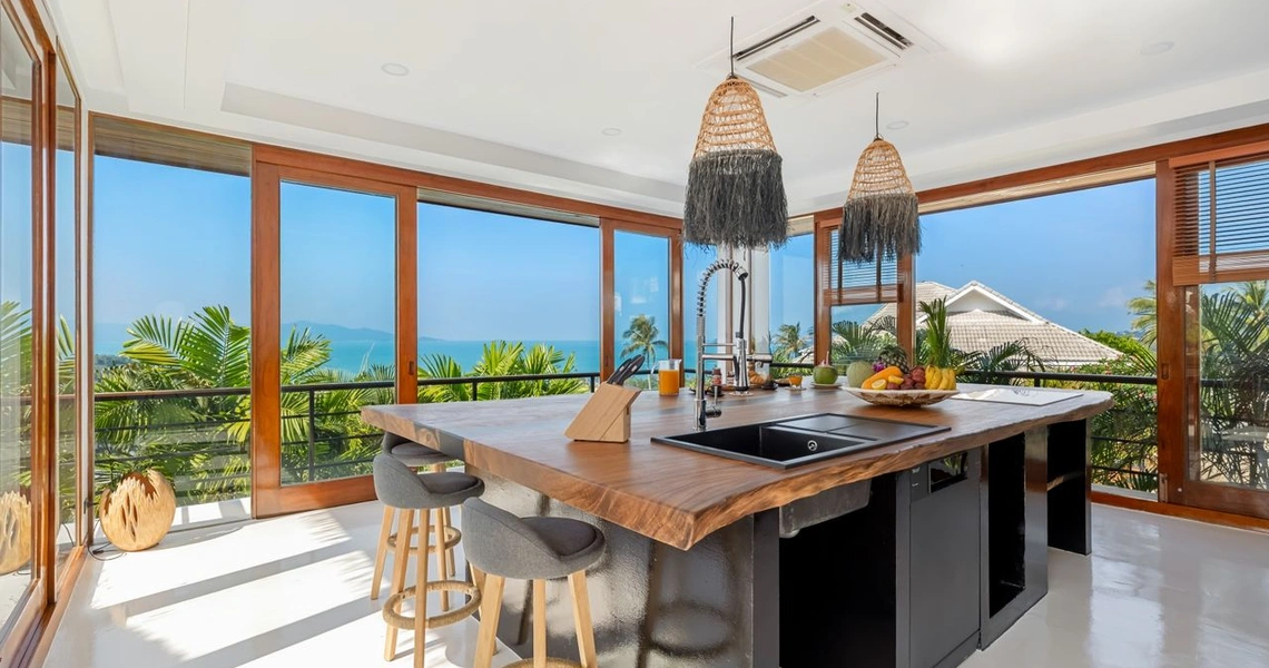 Authentik Villa kitchen with view