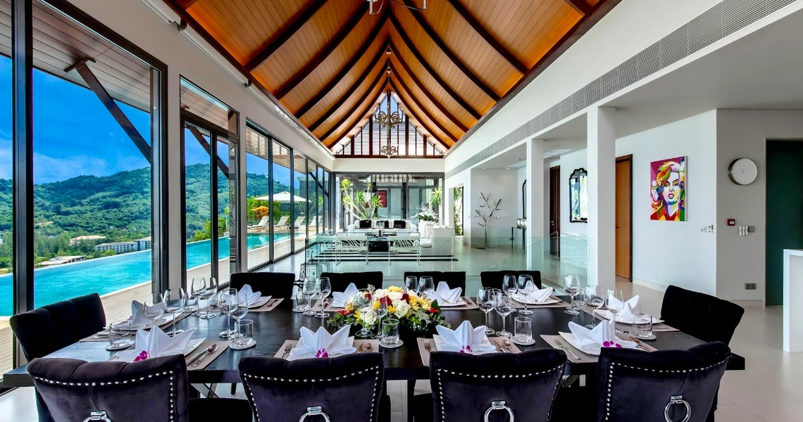 Villa Paradiso - Dining table