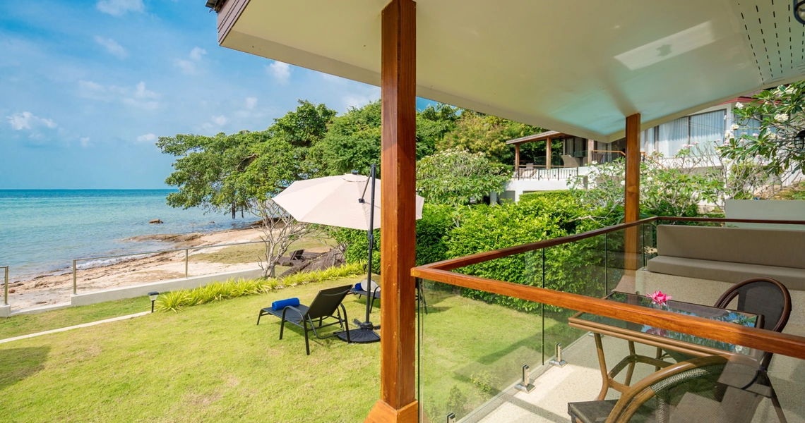 Indu Cocoon deck with sea view