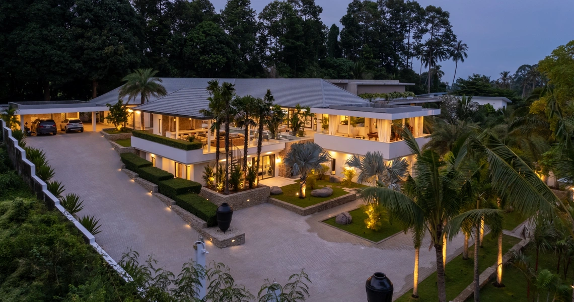 Villa Riverside exterior night