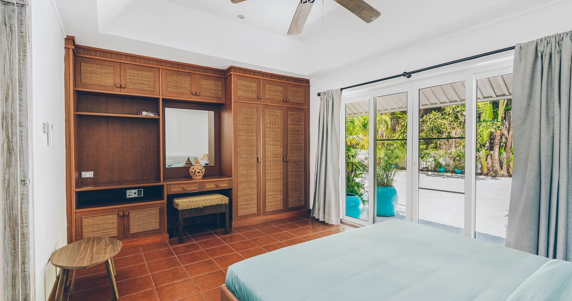 Tongson Beachfront Villa –bedroom