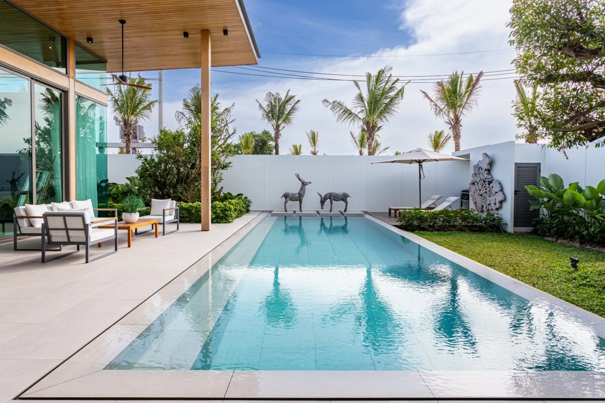Mono Champaca - exterior pool