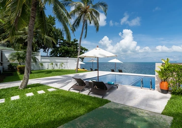 None Samui Beachfront Villa Chi - beach lawn
