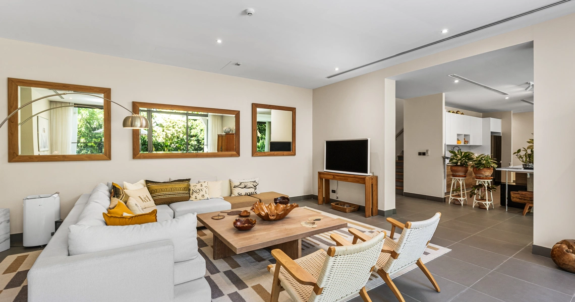 Villa Mimosa Layan Beach-Living area