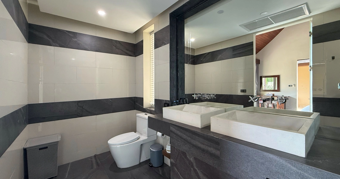 Rockwater Villa Enam- Toilet